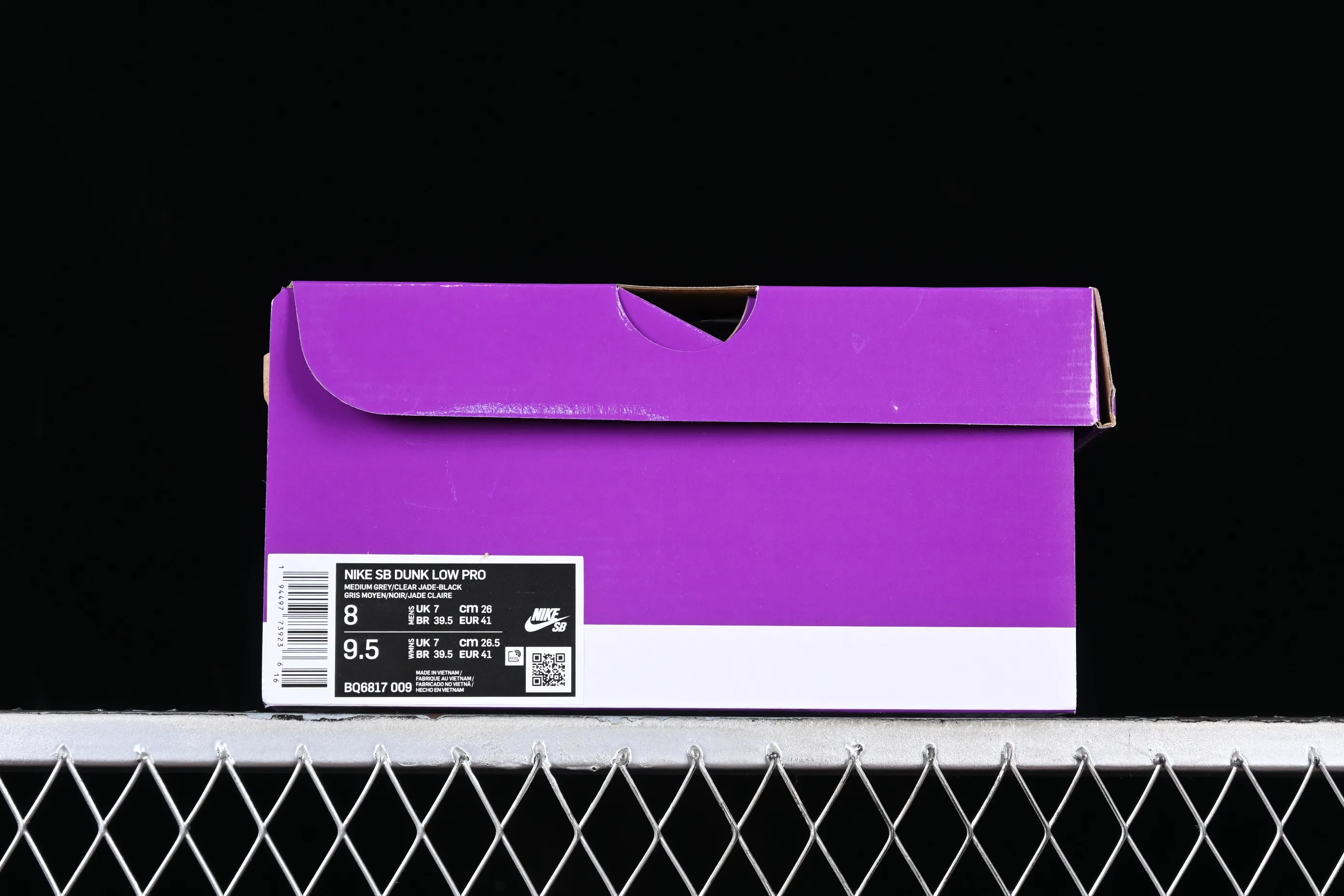 All categories Nk SB Dunk series Nk SB Dunk Low low-top sneakers Nk SB Dunk Low Pro black and white green spotted pattern sports skateboard shoes BQ6817-009